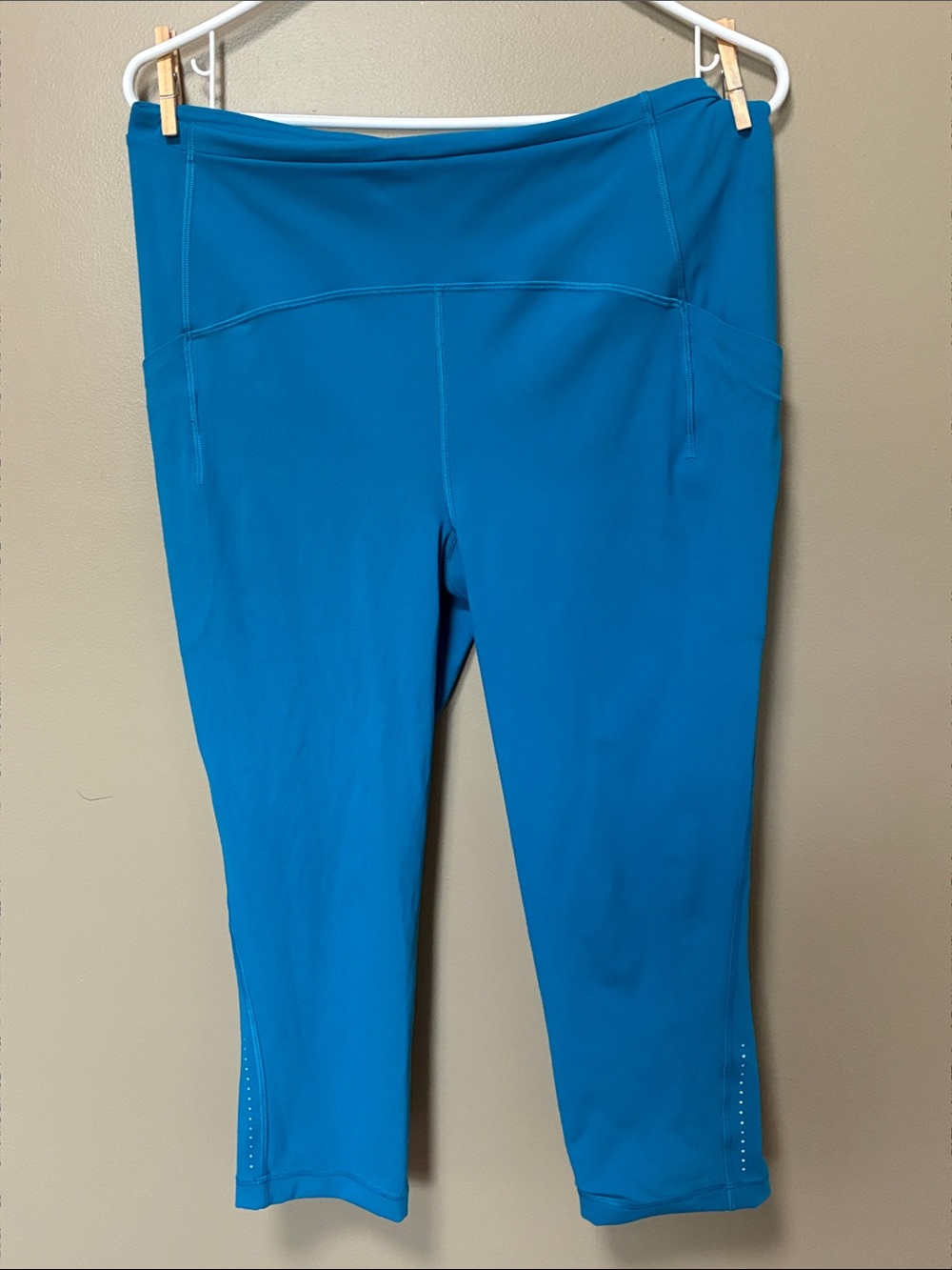 Lululemon vibrant sea blue legging capris